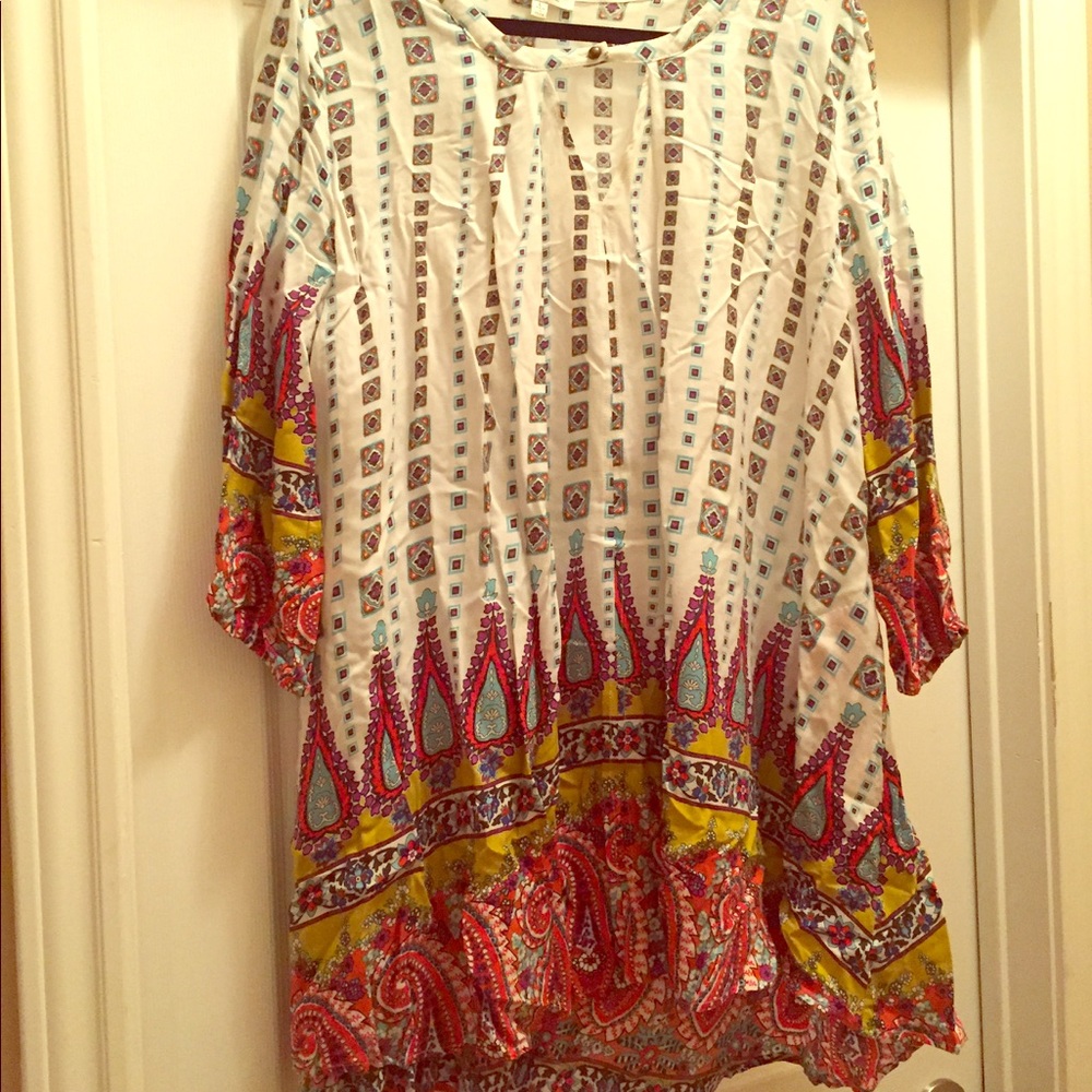 Tunic dress with keyhole